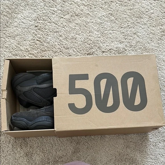 Yeezy 500 - Picture 1 of 5